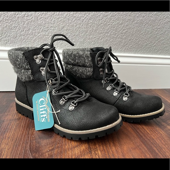 Black Size 9 Boots - Picture 3 of 4